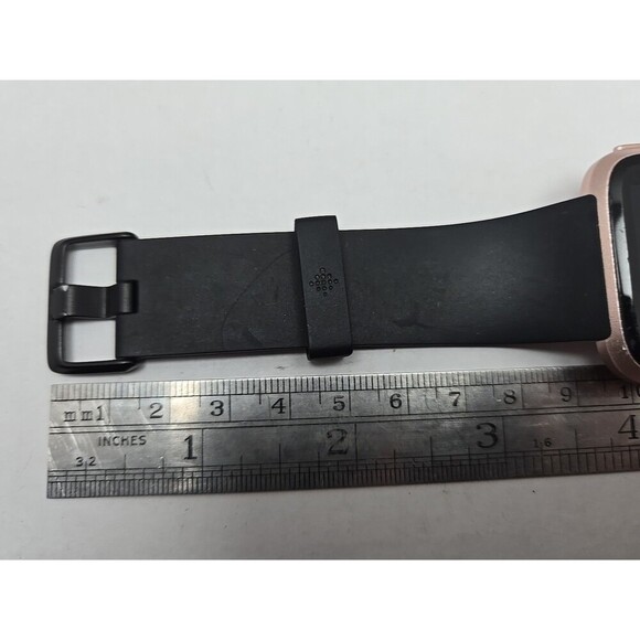 Fitbit Versa FB504 Smartwatch Fitness Heart Rate Bluetooth Activity W/ Charger - Picture 10 of 12